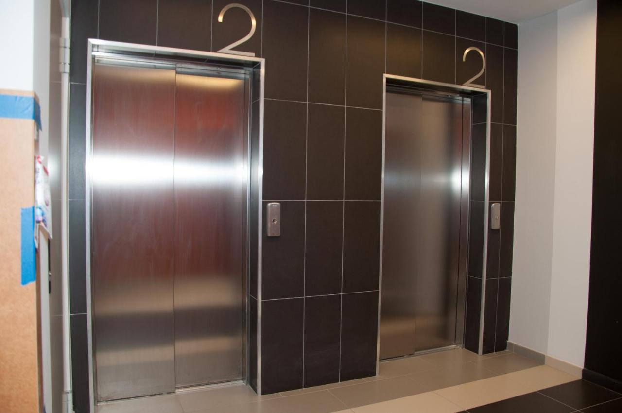 Apartament Cybernetyki Mokotow วอร์ซอ ภายนอก รูปภาพ